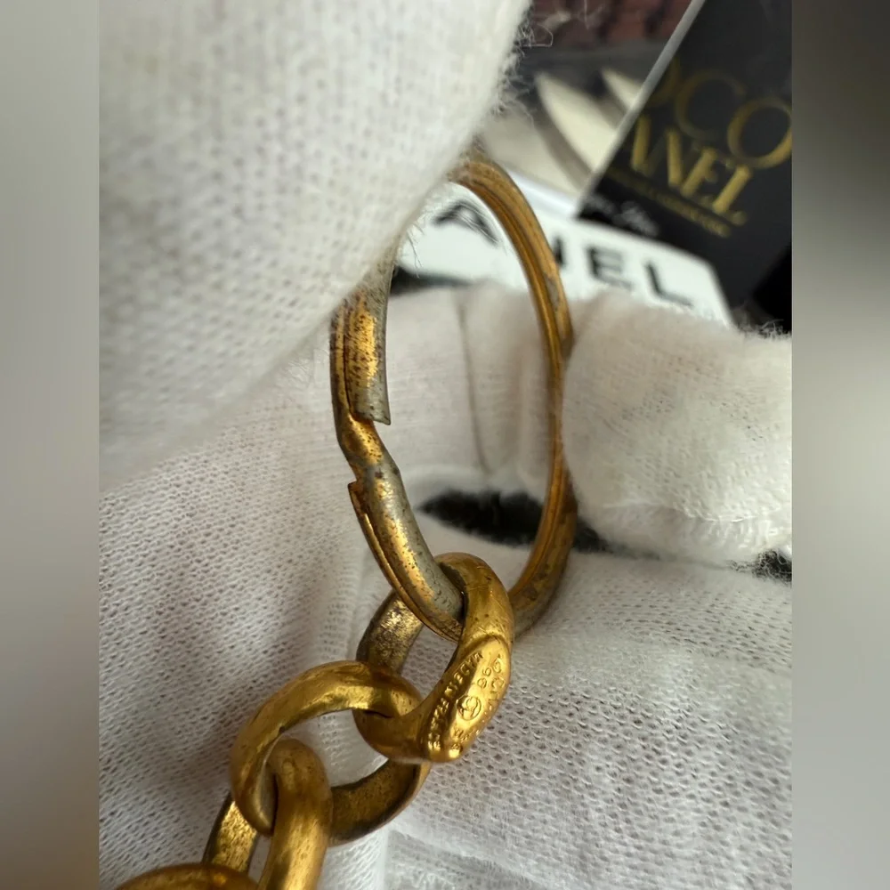 LOT 2314 24K gold plated CHANEL vintage 1996 spring collection key ring
